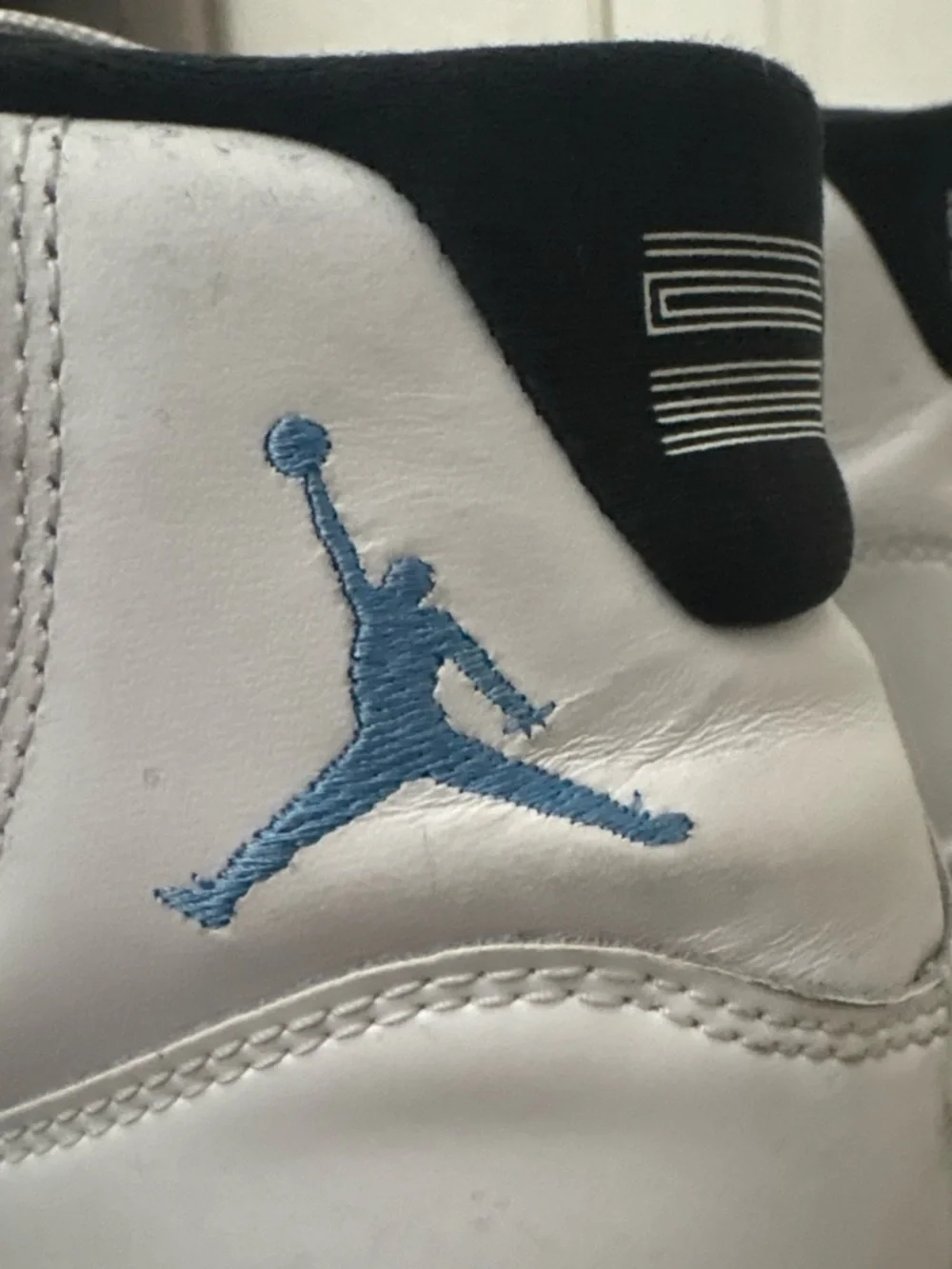Jordan 11 Legend Blue